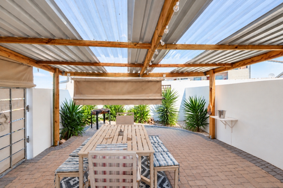 To Let 2 Bedroom Property for Rent in Waves Edge Western Cape
